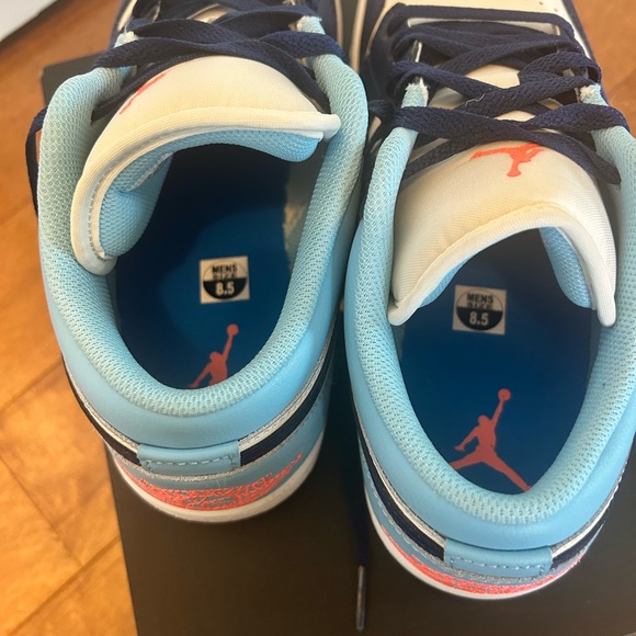 Set of 2 Air Jordan Sneakers in Black and Navy size 8.5 worn once - Picture 9 of 11